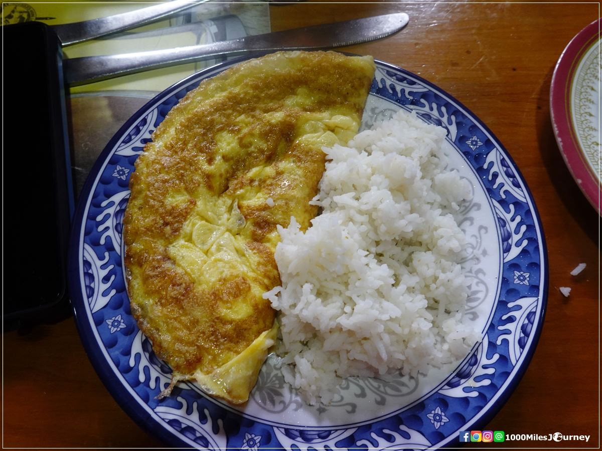 Omelet and plain rice